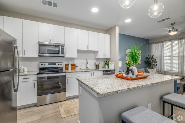 2BR, 2BA - 997SF - Kitchen