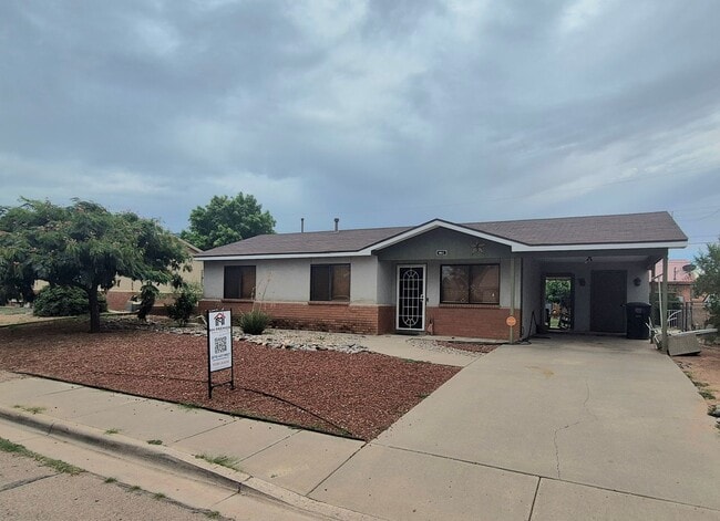 Charming 3 Bedroom 1.5 Bathroom home - Charming 3 Bedroom 1.5 Bathroom home