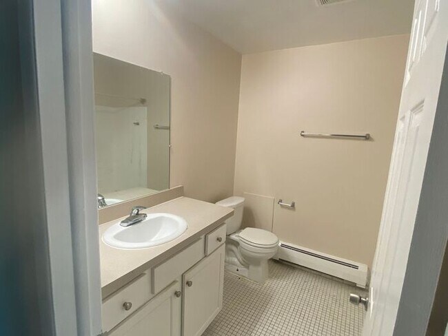 Photo - Beautiful 3 bedroom with updates galore- N...