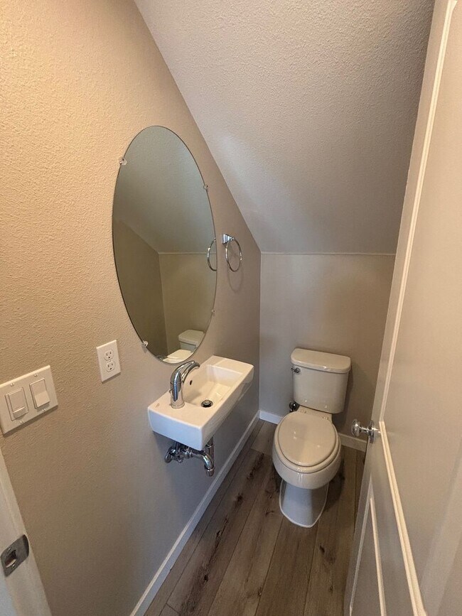 Photo - 4 Bedroom 2.5 Bathroom Single Family Home ...