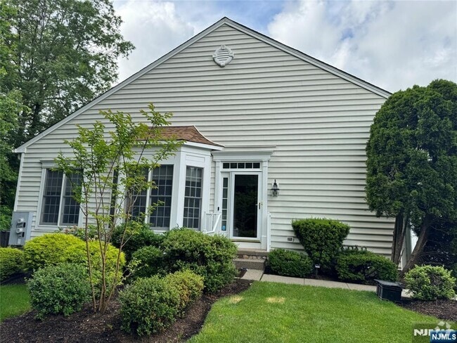 Building Photo - 61 Thistle Dr Rental