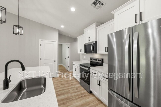 Photo - 213 NW 5th St