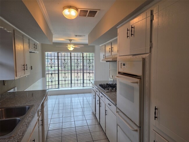 Photo - 9626 Guest St