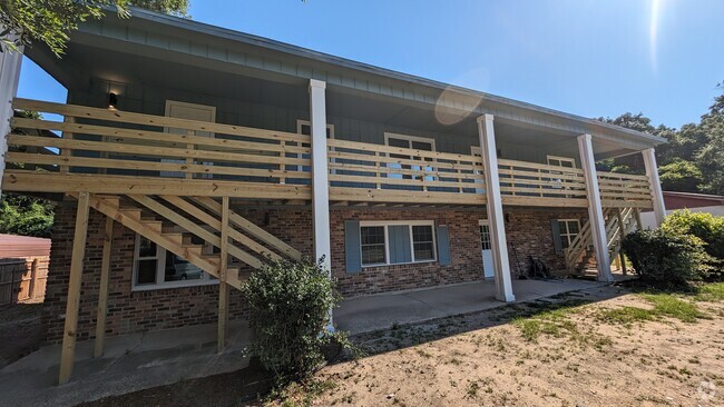 Building Photo - 2824 Desert St Unit B (upper level) Rental