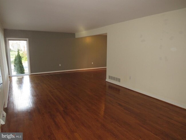 Photo - 30 Kings Grant Rd