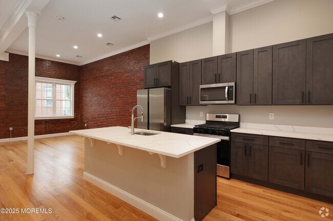 Building Photo - 14 W Front St Unit 3F Rental