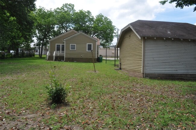 Photo - 701 Clinton St