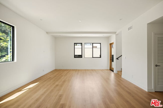 Photo - 2671 Benedict St Unit 1/2