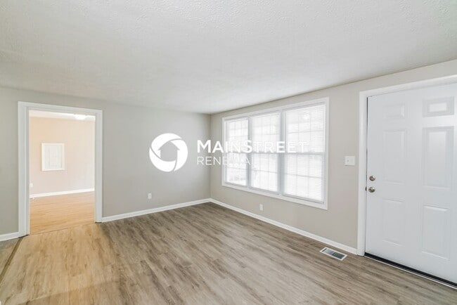 Photo - 3 Bedroom Pet-Friendly Home in Louisville, KY with Main Street Renewal