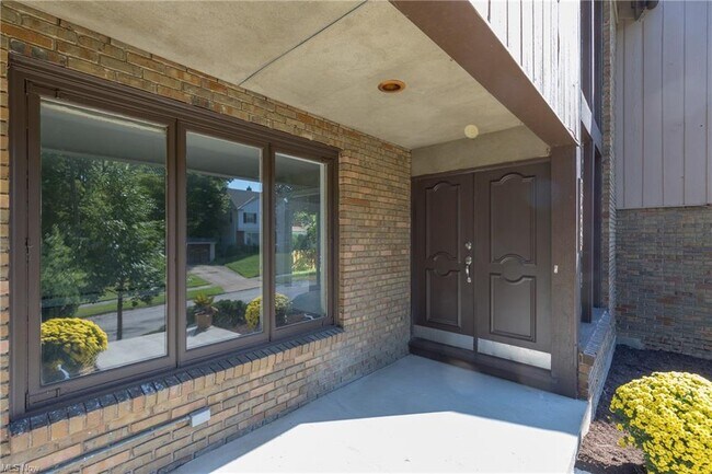 Photo - 17008 Lomond Blvd