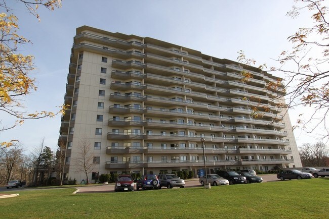 Building Photo - Windermere Place III