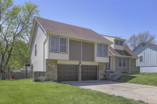 Photo - 1008 NW Roanoke Dr