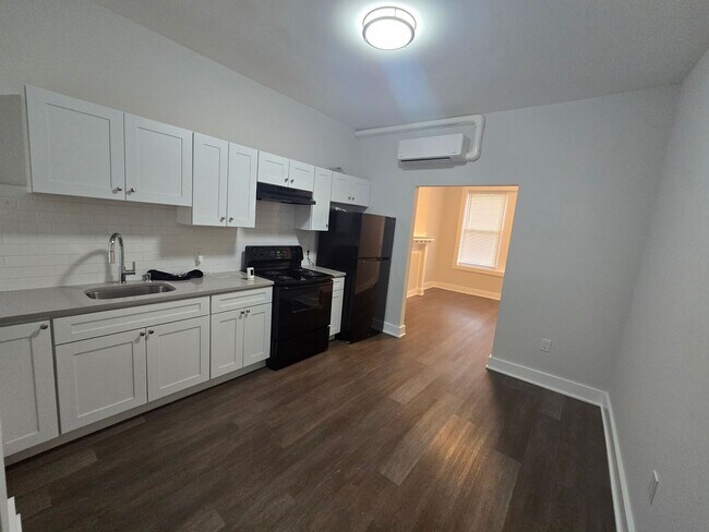 Photo - 4642 N 13th St Unidad 1