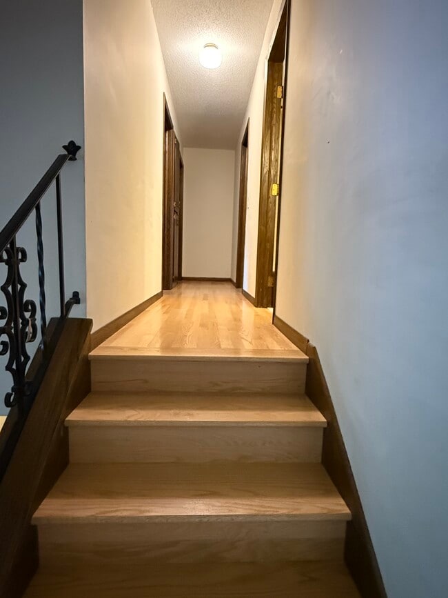 Photo - 5610 Matterhorn Dr NE