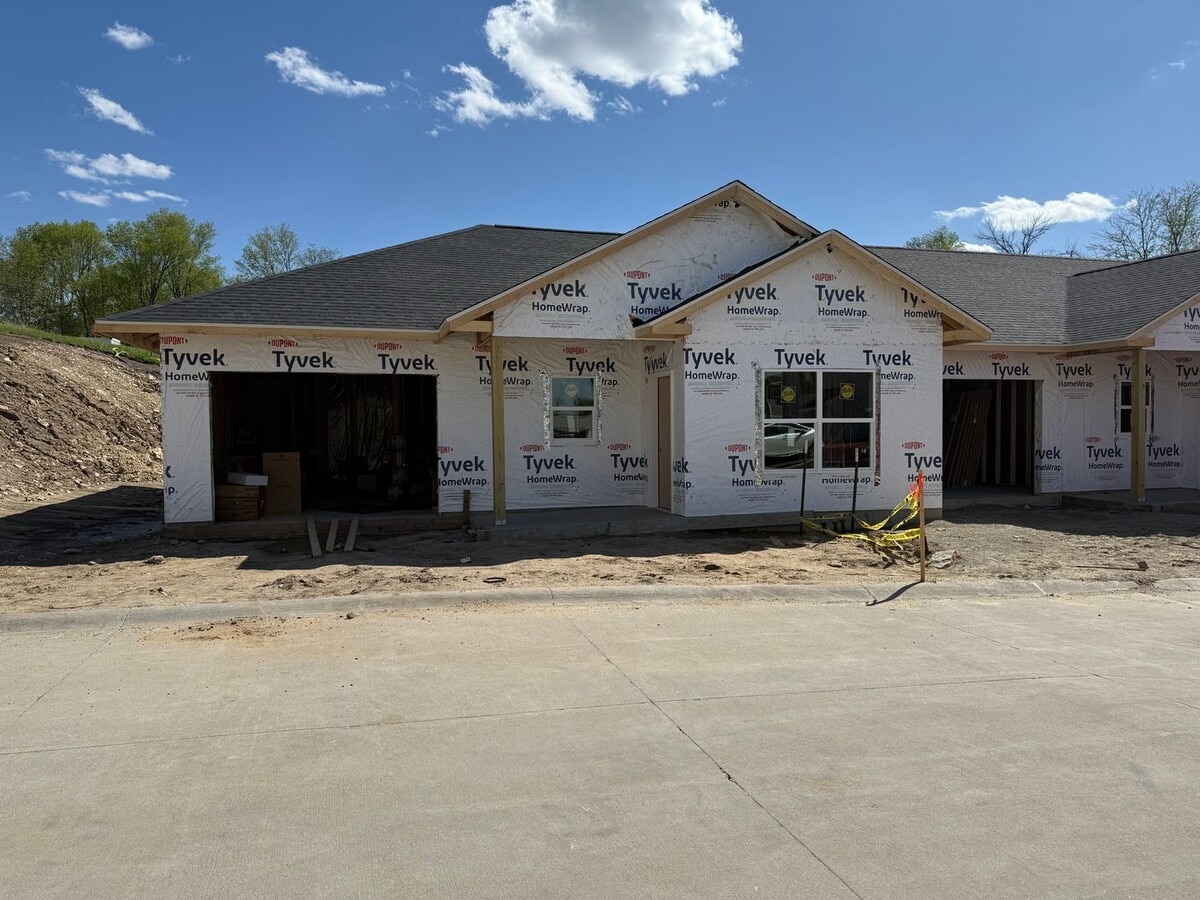 Photo - Pre-Leasing Now: Buffalo Ridge Townhomes | 2 Bed, 2 Bath, Attached Garage Unit A