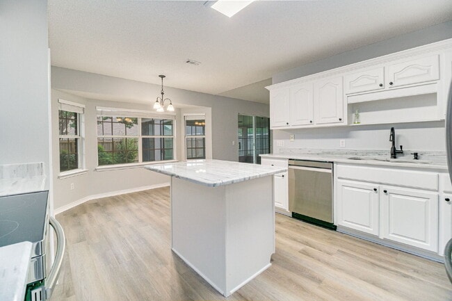 Photo - Beautiful property in highly desirable Lilian Woods Subdivision!