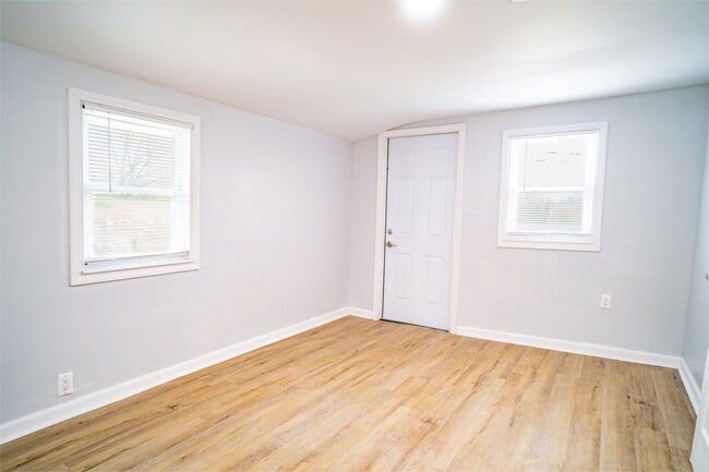 Photo - 3825 Crane Dr NE