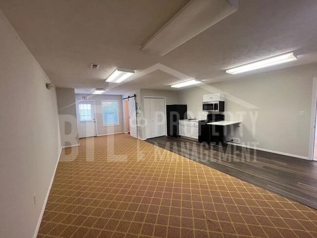 Photo - 27 Notch Shopping Center Ln Unidad 101