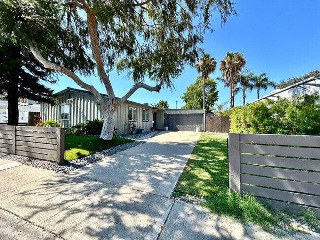 Building Photo - Beautiful Clairemont House with Pool and Solar!