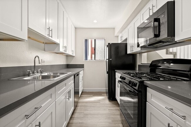 Chatsworth Plaza Apartments