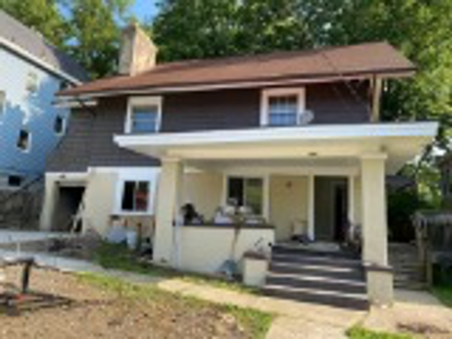 5 Bedroom House Located In Clifton Near UC... - 5 Bedroom House Located In Clifton Near UC...