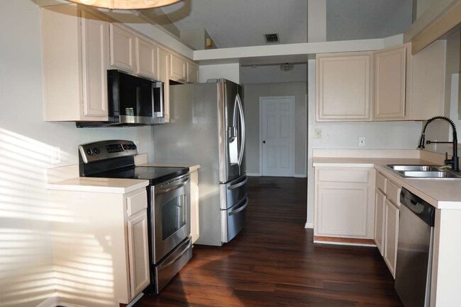 Photo - 3175 Victoria Dr