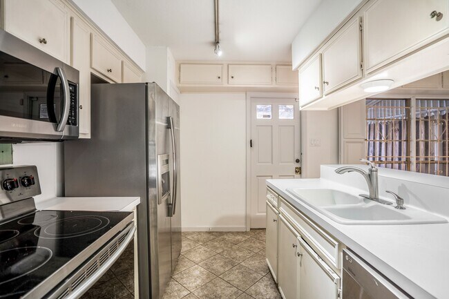 Photo - 4020 Roseland St