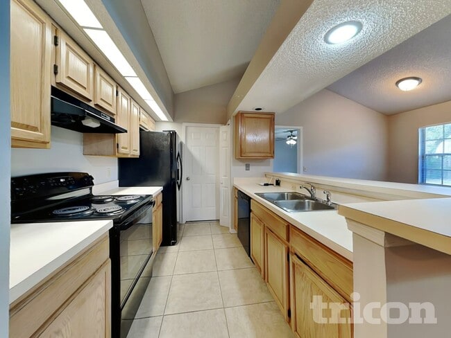 Photo - 8129 Mactavish Way W