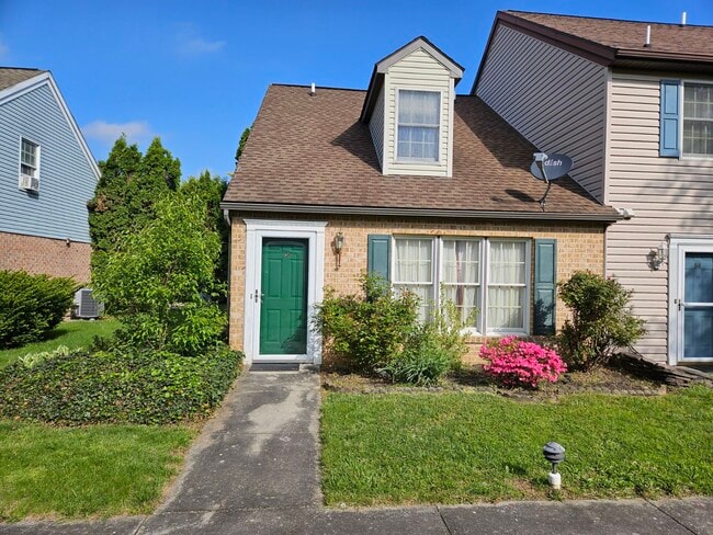 Photo - 16 Brookline Ct Townhome