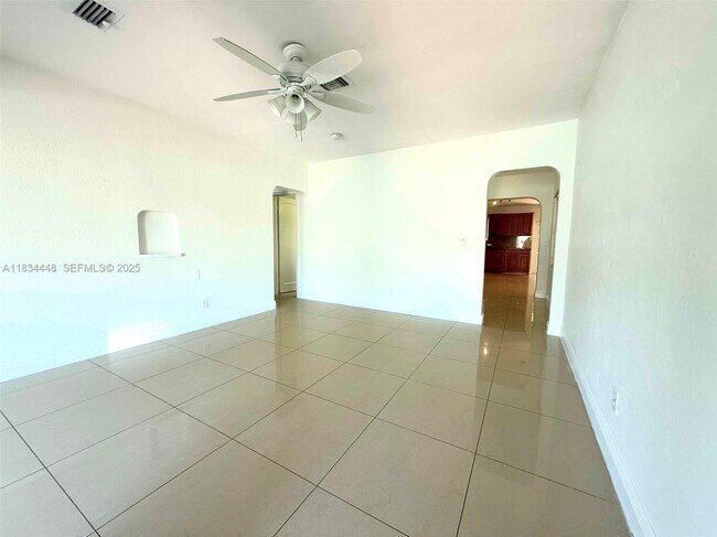 Photo - 34 E 15th St