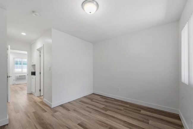 Photo - 1240 W 29th St Unit 16