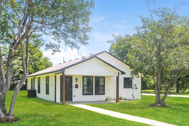 Photo - 1324 Cherry St