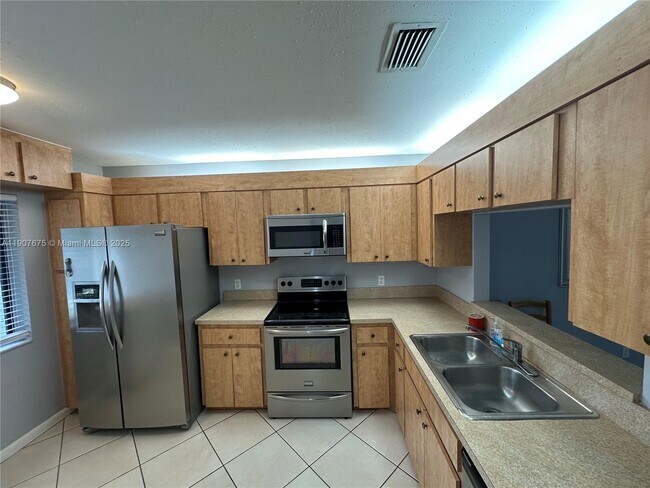 Photo - 603 Racquet Club Rd