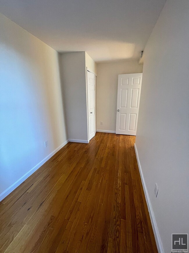 Photo - EAST 80 STREET Unidad 25