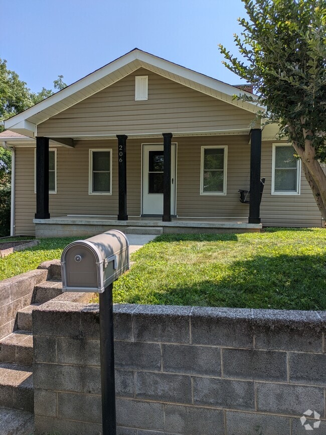 Building Photo - 206 Pitner Pl Rental