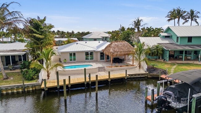 Building Photo - 1479 SW Seahawk Way