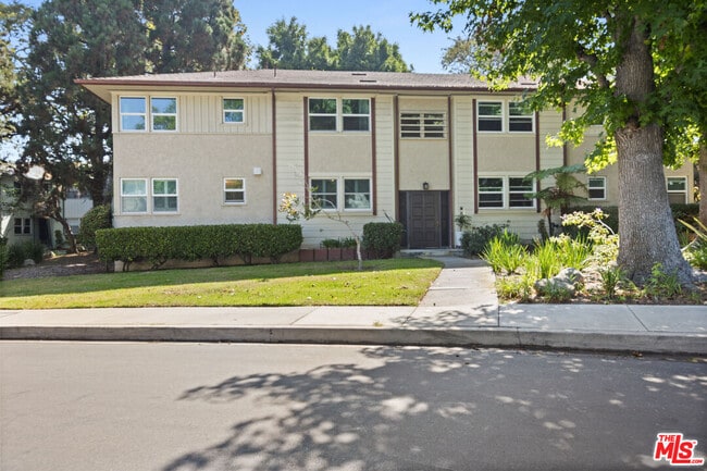 Photo - 5830 Bowcroft St Unidad 4