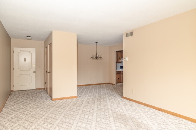 2BR, 1.5BA - 928-1,100SF - Dining Room/Living Room