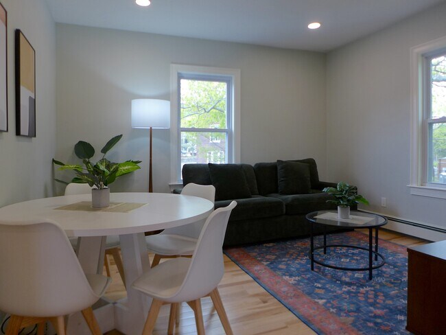 Photo - 16 Eliot Cres Unidad a