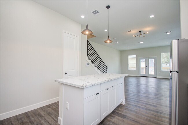 Photo - 4916 Sunbeam St