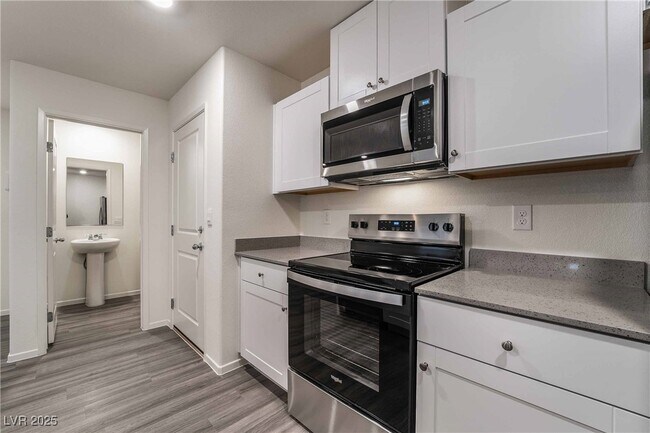 Photo - 1921 Stanza Vis St