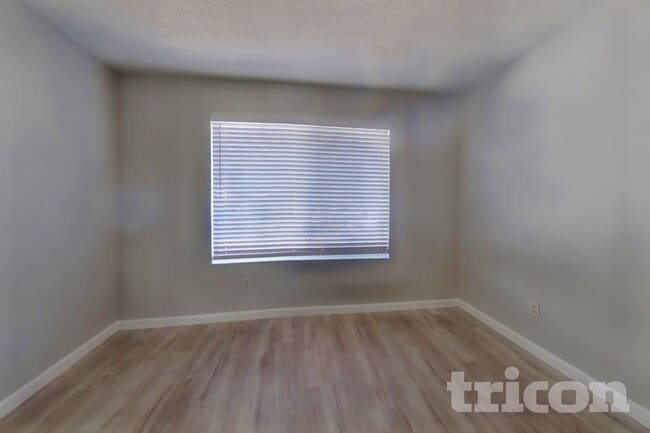 Photo - 748 La Cruz Ln