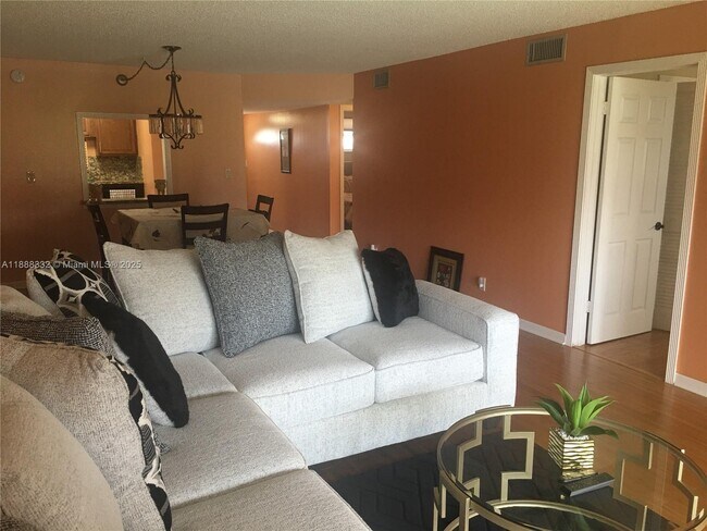 Photo - 8980 S Hollybrook Blvd Unidad 208
