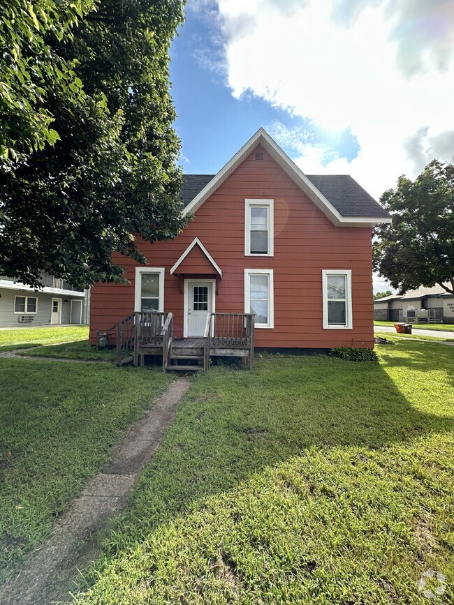 Building Photo - Hockey Arena nearby this 4 bedroom as well... Rental