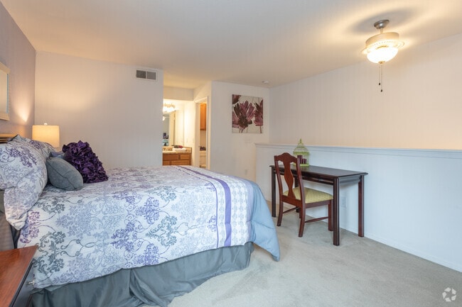 1BR,1BA,-720SF Townhome