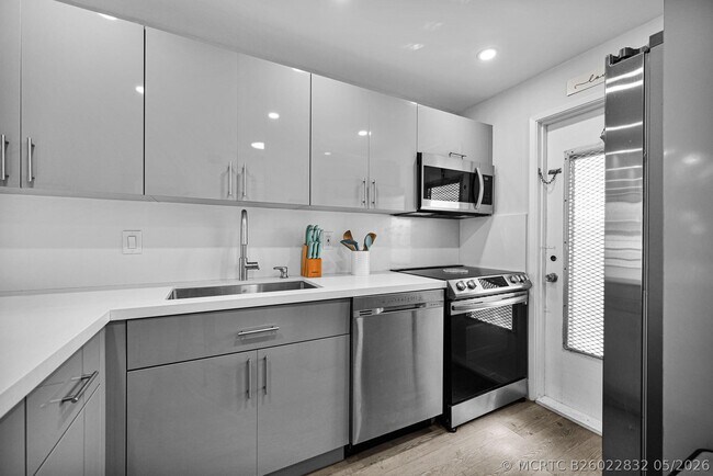 Photo - 400 SE 10th St Unit 303