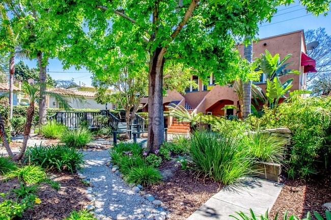 Building Photo - 3034 E Vista St Unit Vista 3034