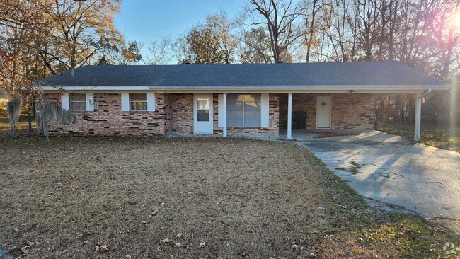 Building Photo - 204 Macburne Dr Rental