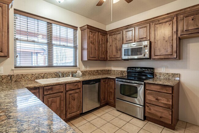 kitchen - 4100 Mullan Rd Condominio Unidad 113