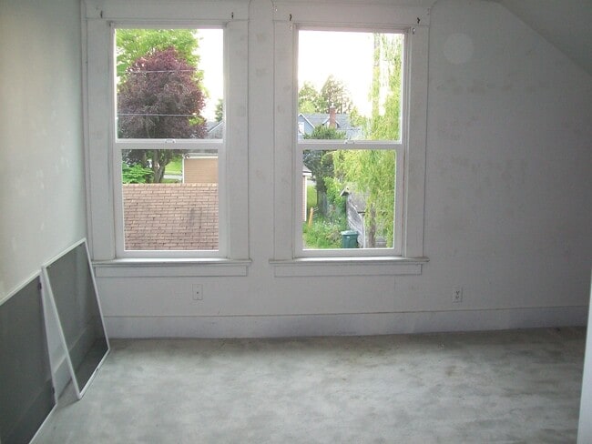 Photo - 1531 James St